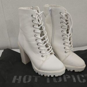 Hot Topic Ivory Lace-Up Women's Heel Combat Boots
